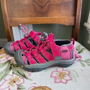 KEEN Newport H2 Sport Sandal Kids Size 11 Hot Pink  Outdoor Adventure Waterproof